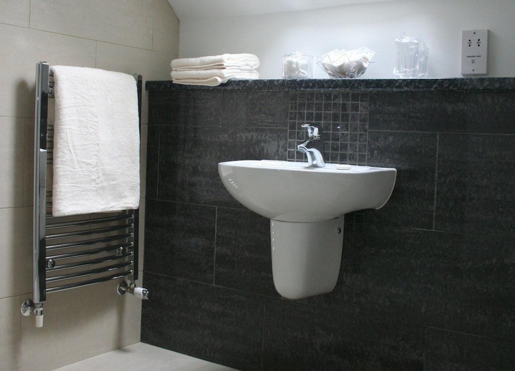 Mead Lodge B&B Corsham Rum bild