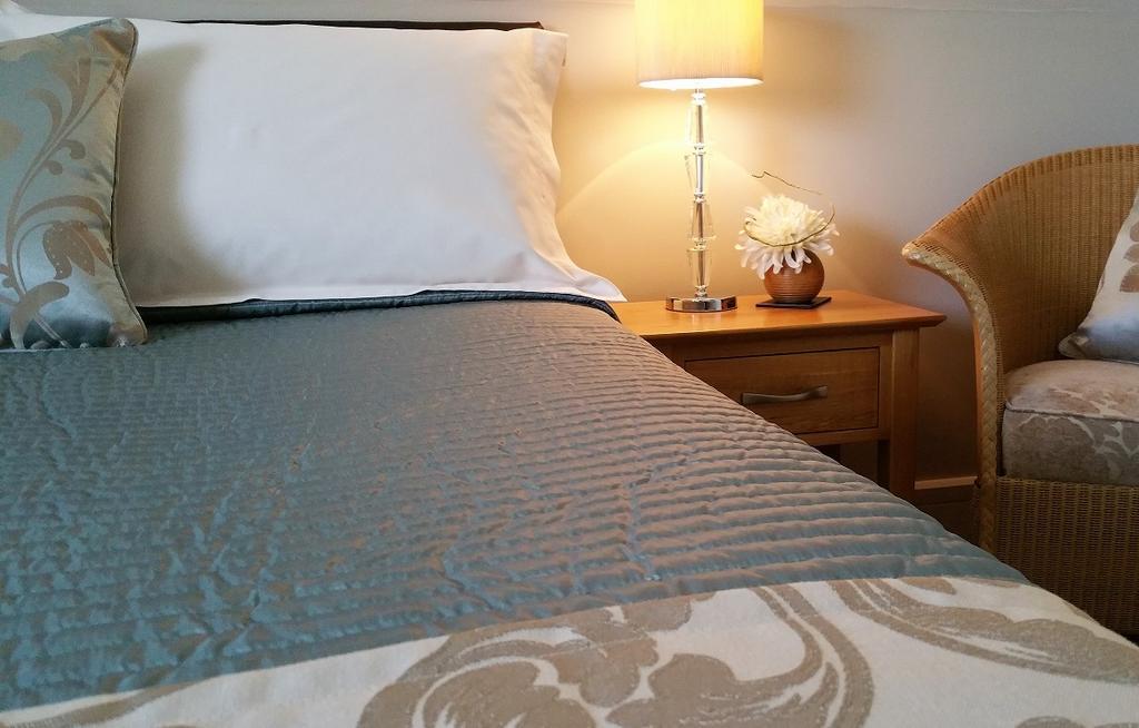 Mead Lodge B&B Corsham Exteriör bild